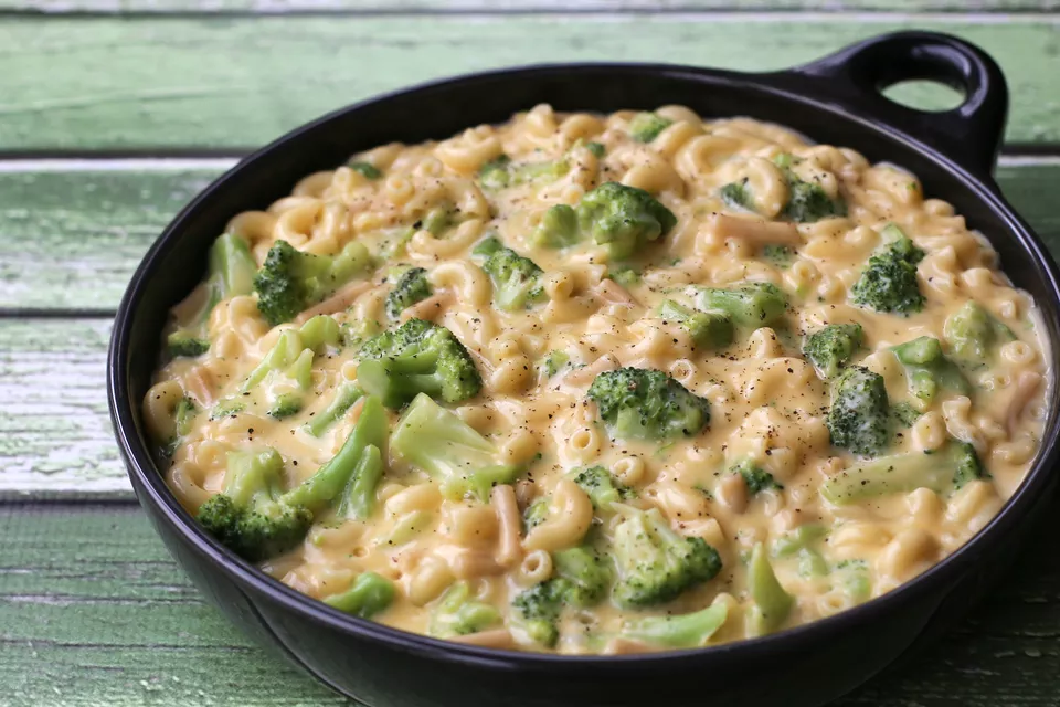 Easy One-Pan Broccoli Macaroni and Cheese