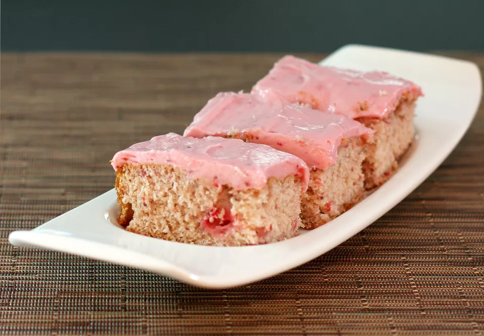 Fresh Strawberry Cake With Cream Cheese Frosting